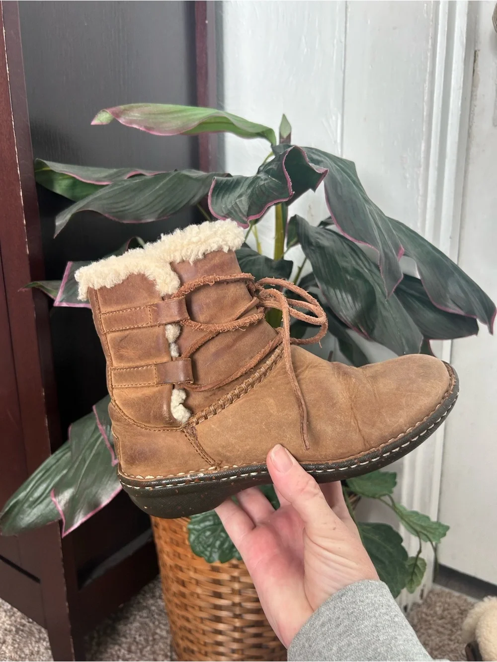 UGG girls Brown Shearling-Lined Lace-Up Winter Boot